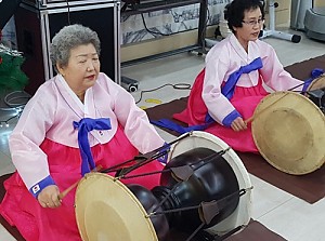 [위캔시니어봉사단] 스마일예술봉사대 31차 내부공연 진행