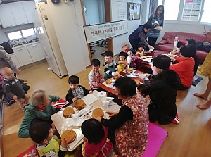 [경로당연계사업] 숲속어린이집과 함께하는 행복한 우리마을 열린 경로당 진행