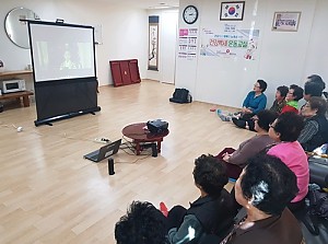 [경로당연계사업] 찾아가는 문화관람 영화상영 진행