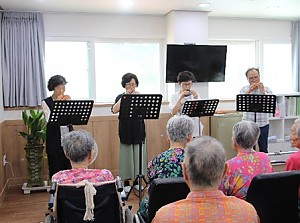 [노인자원봉사] 스마일예술봉사대 오카리나반 공연 진행